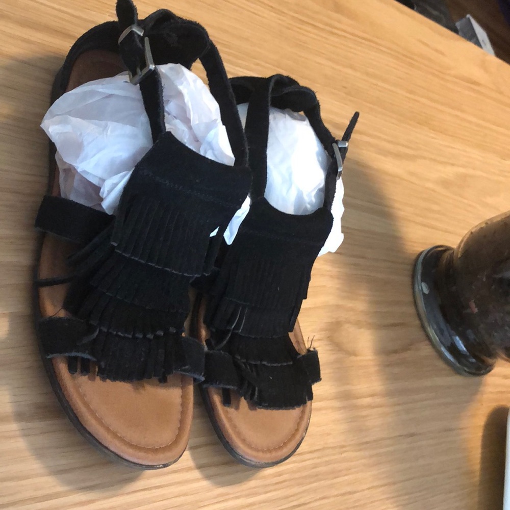 Women Minnetonka Black Fringe Sandals